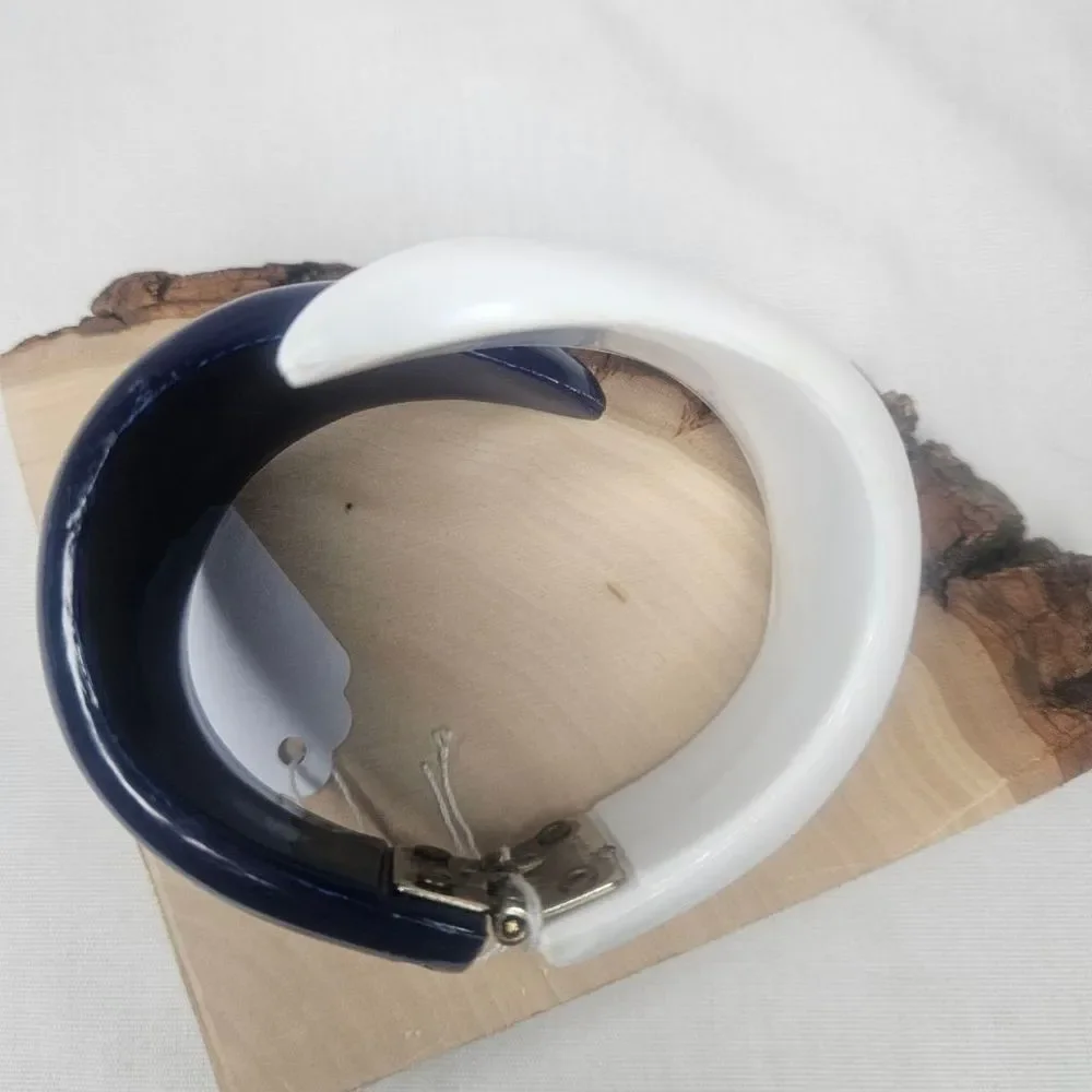 Vintage Blue and White Bypass Clamper Bangle 6.75